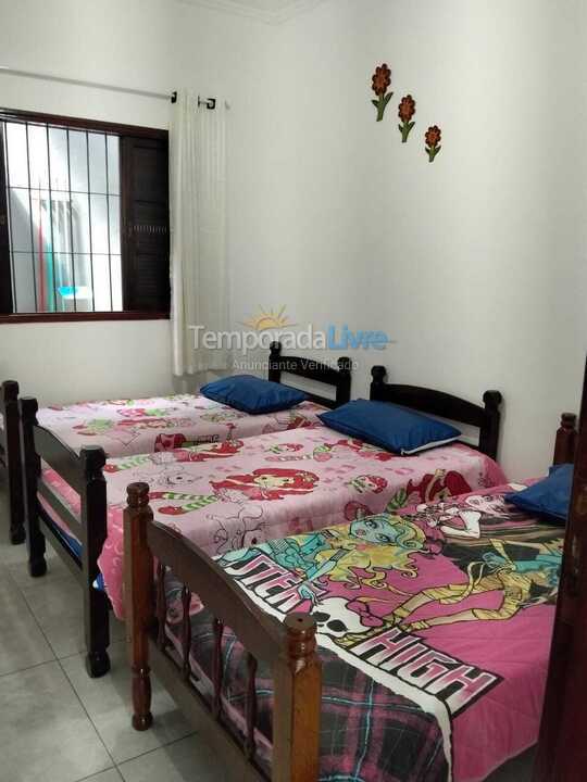 Casa para aluguel de temporada em Praia Grande (Praia do Caiçara)