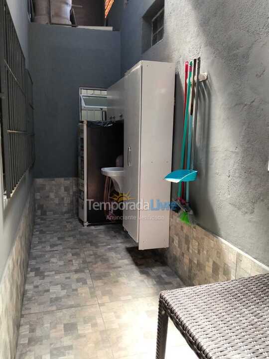 Casa para aluguel de temporada em Praia Grande (Praia do Caiçara)