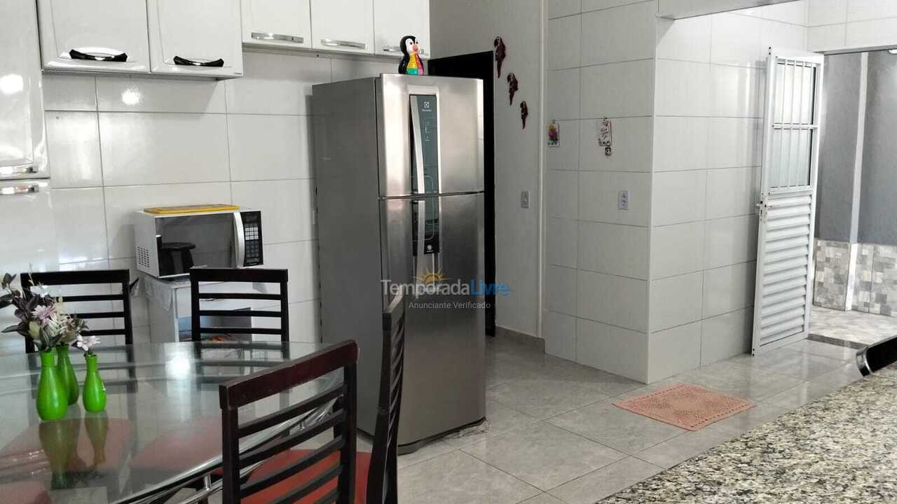 Casa para aluguel de temporada em Praia Grande (Praia do Caiçara)