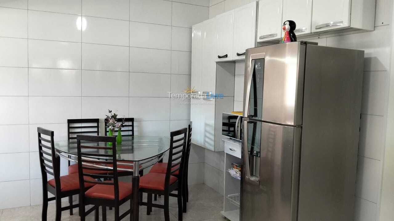 Casa para aluguel de temporada em Praia Grande (Praia do Caiçara)