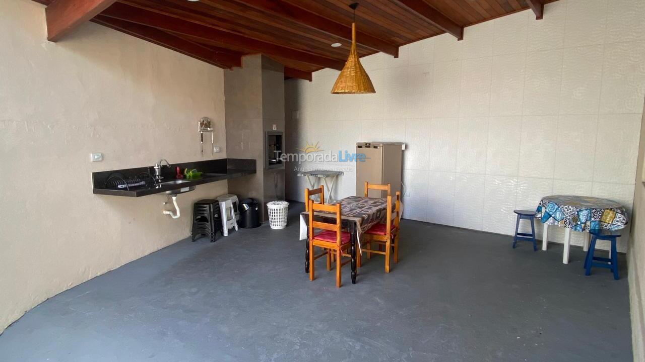 Casa para aluguel de temporada em Ubatuba (Centro)