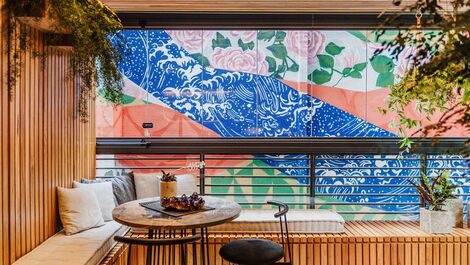 A view into the world of street art.