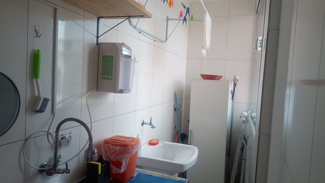 Pia com filtro de água e lavanderia