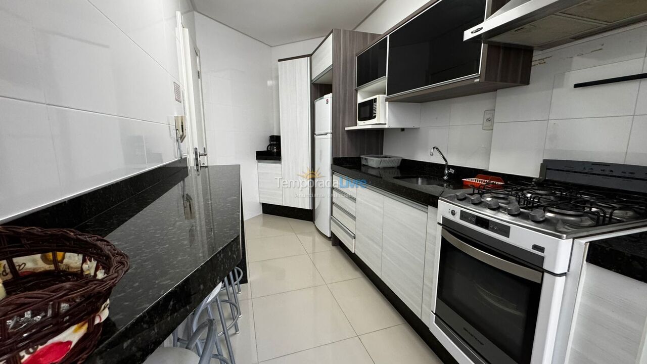 Apartamento para aluguel de temporada em Itapema (Meia Praia)