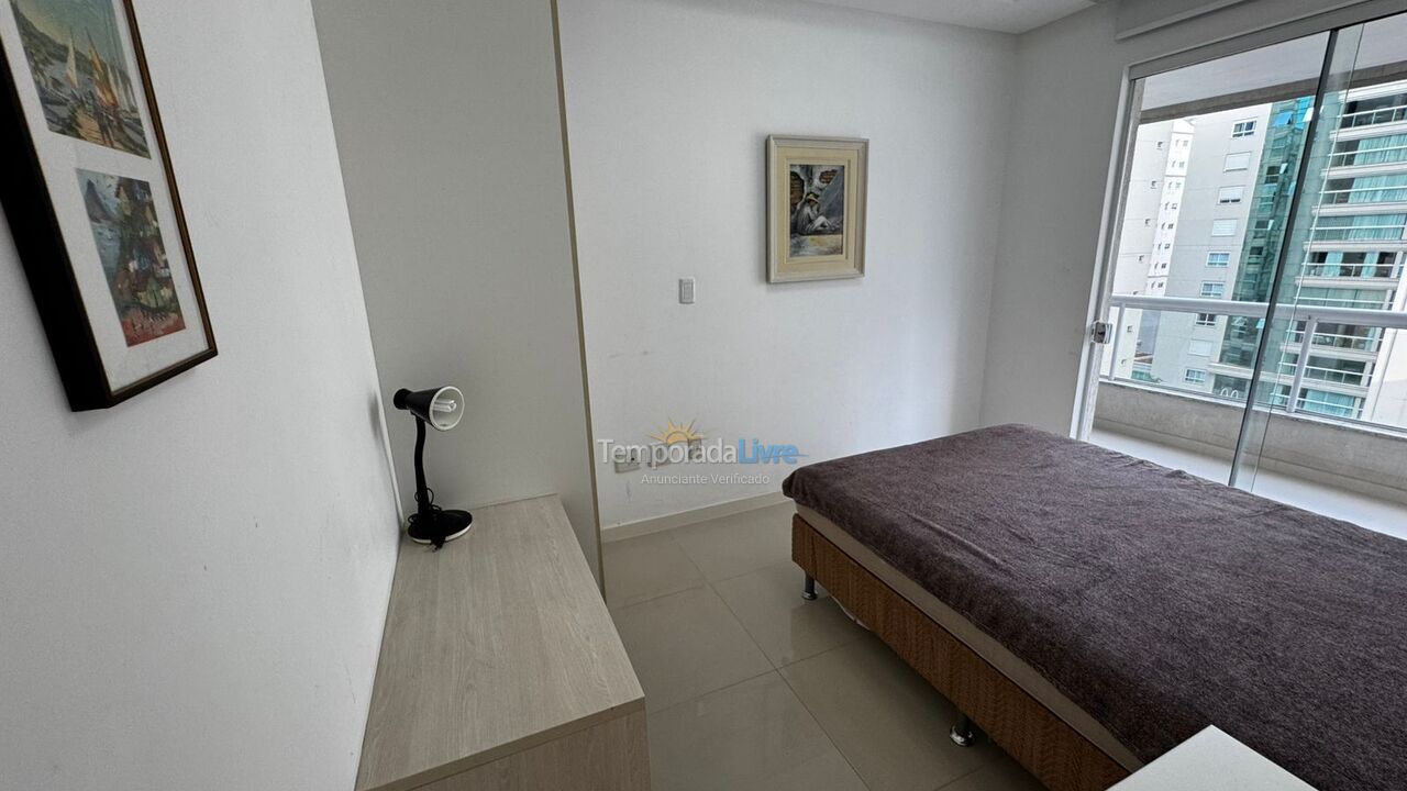 Apartamento para aluguel de temporada em Itapema (Meia Praia)