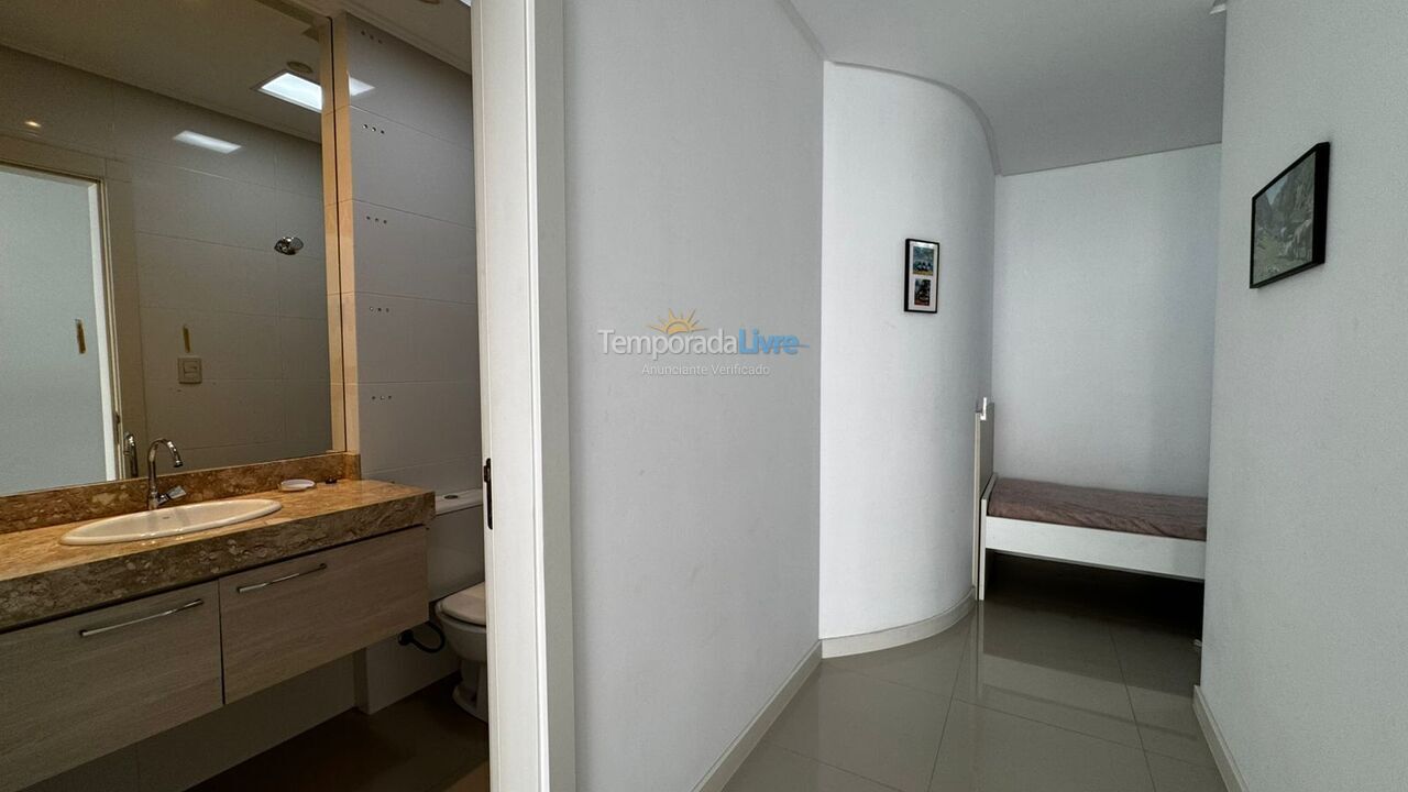 Apartamento para aluguel de temporada em Itapema (Meia Praia)