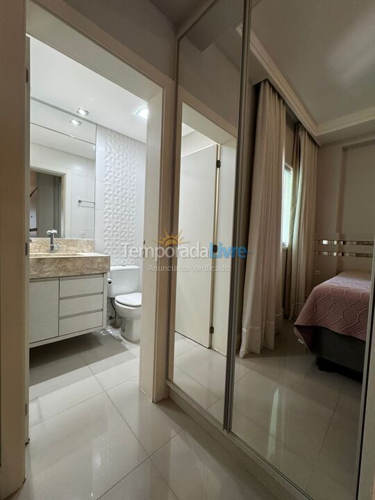 Apartamento para aluguel de temporada em Itapema (Meia Praia)