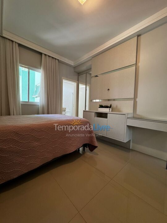 Apartamento para aluguel de temporada em Itapema (Meia Praia)