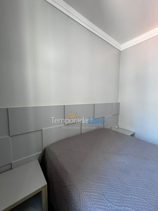 Apartamento para aluguel de temporada em Itapema (Meia Praia)