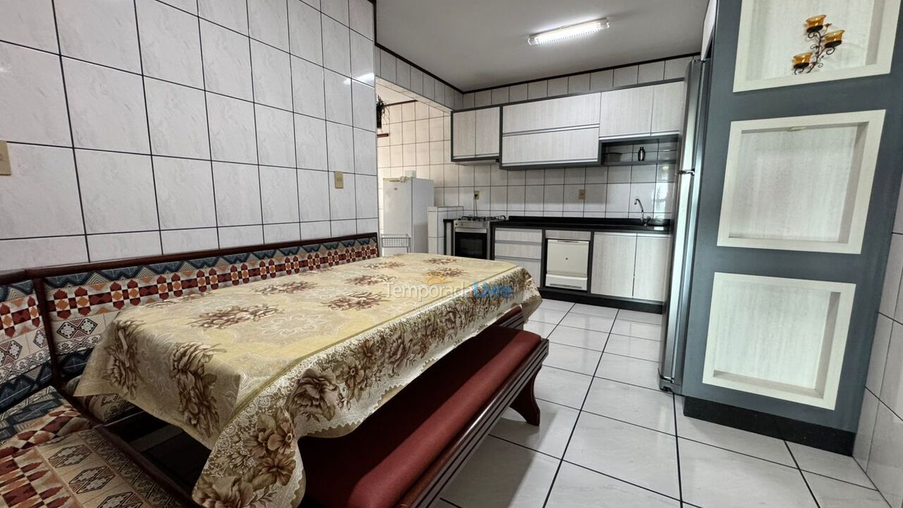 Apartment for vacation rental in Itapema (Meia Praia)