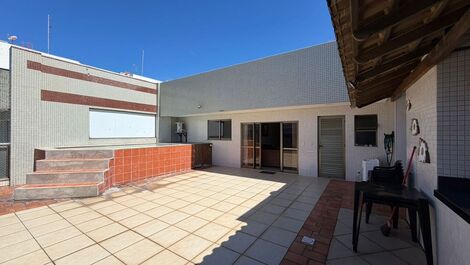 Ático con 4 dormitorios, piscina y barbacoa.