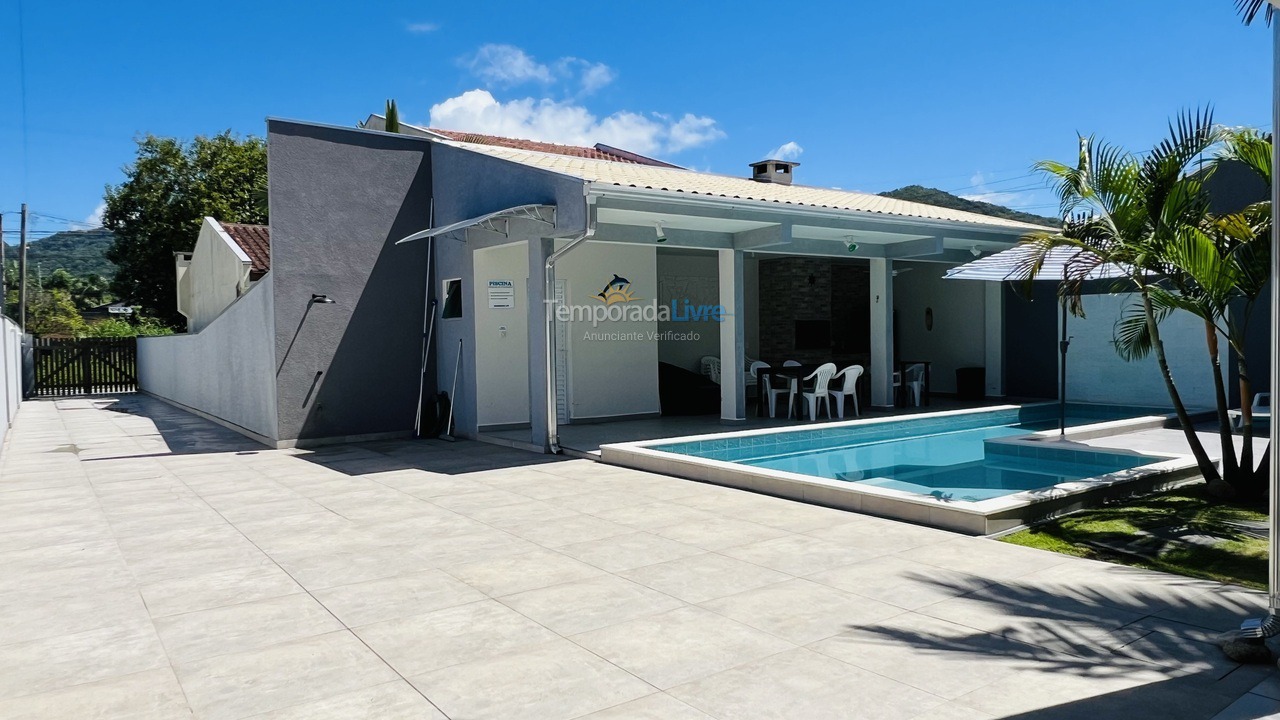 Casa para aluguel de temporada em Matinhos (Caiobá)