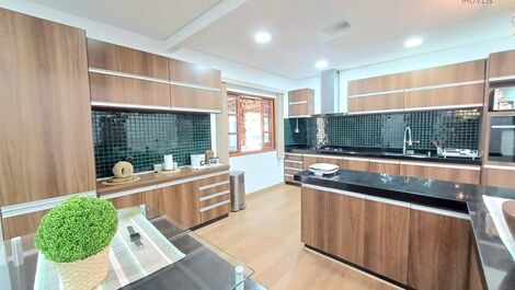 House with pool for seasonal rental in Bom Jardim