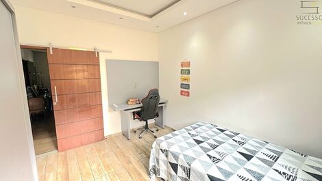 House with pool for seasonal rental in Bom Jardim