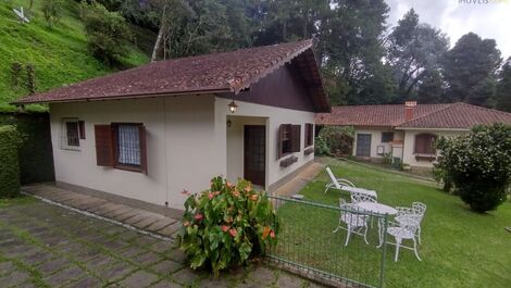 Casa con chimenea en alquiler en Nova Friburgo.