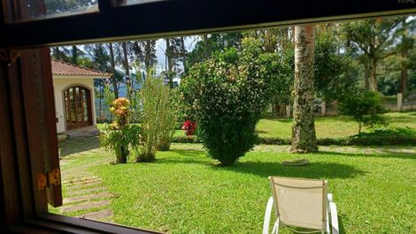 Casa con chimenea en alquiler en Nova Friburgo.