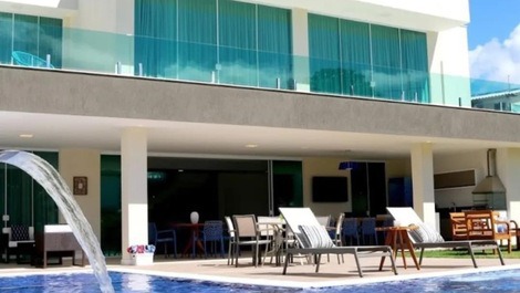 Piscina e casa linda ! 