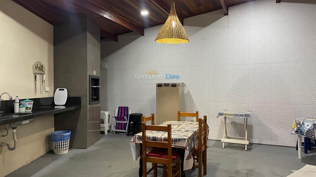 Casa para aluguel de temporada em Ubatuba (Centro)