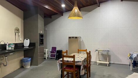 Casa de temporada no centro de Ubatuba a 400m da Praia do Cruzeiro