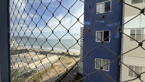 3 suites Hasta 8 personas Tarifa diaria desde R$ 600 reales, a 70 metros del mar.