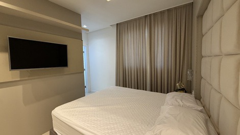 3 suites Hasta 8 personas Tarifa diaria desde R$ 600 reales, a 70 metros del mar.