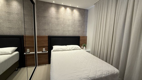 3 suites Hasta 8 personas Tarifa diaria desde R$ 600 reales, a 70 metros del mar.