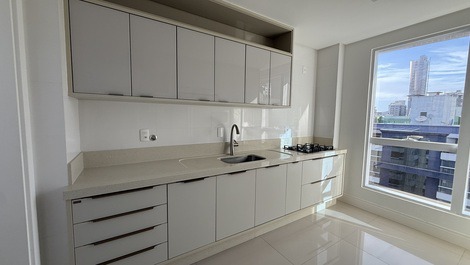 3 suites Hasta 8 personas Tarifa diaria desde R$ 600 reales, a 70 metros del mar.