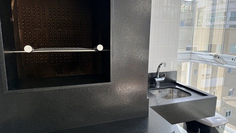 3 suites Hasta 8 personas Tarifa diaria desde R$ 600 reales, a 70 metros del mar.