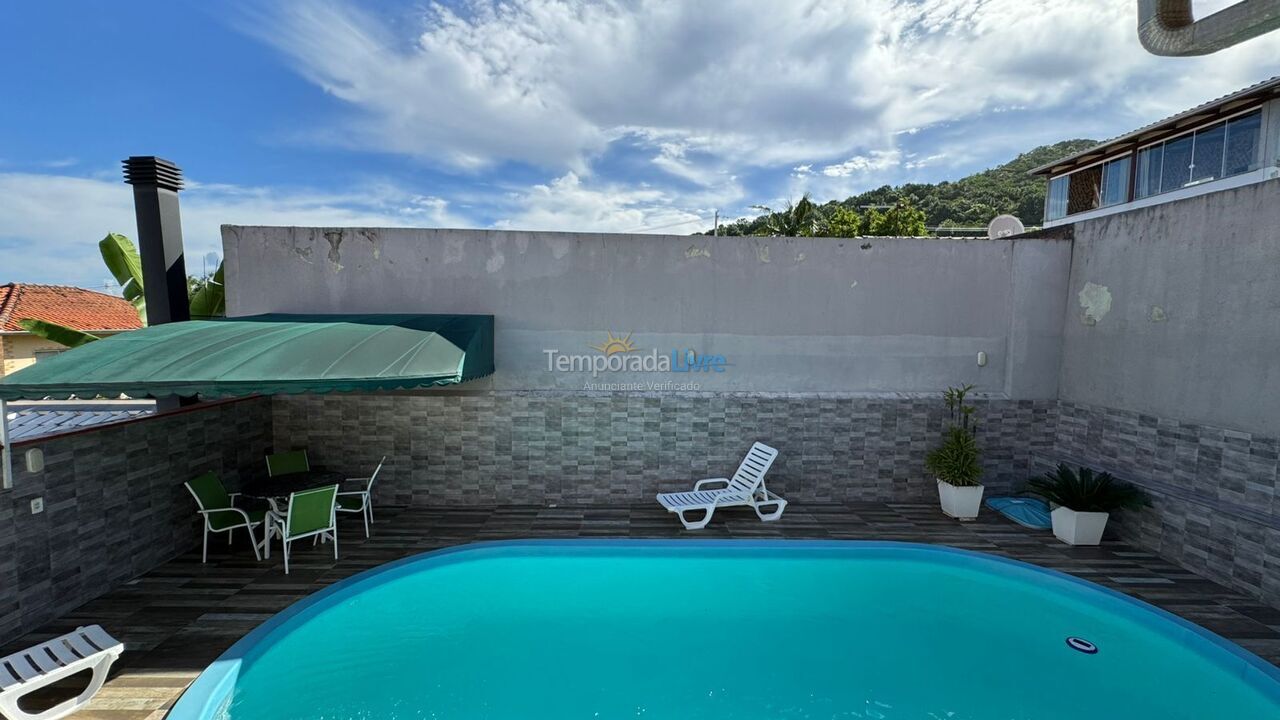 House for vacation rental in Bombinhas (Praia de Zimbros)