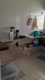 Casa térrea a 40 MTS do mar e Jardim Capricornio