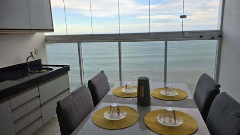 FABULOSO FRENTE COM AR 03 QUARTOS