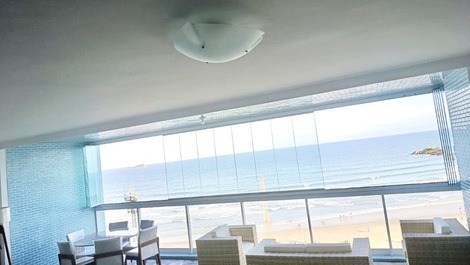 Apartment with ocean view, cozy for the whole family!