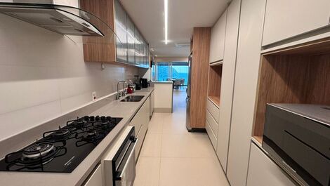 NOVÍSSIMO APTO FRONTAL AO MAR