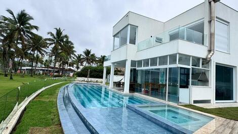 EXCLUSIVA PROPIEDAD FRENTE AL MAR