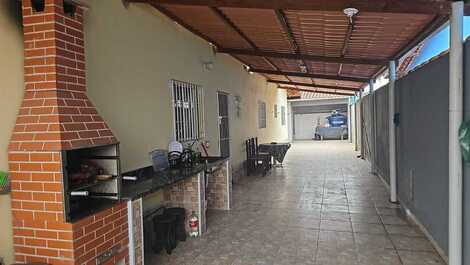 House with Pool in Mongaguá - Seasonal Rentals and Holidays