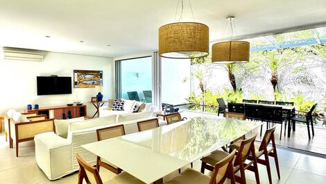 Acogedora casa en la playa de Juquehy.