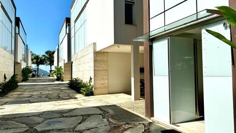 Acogedora casa en la playa de Juquehy.