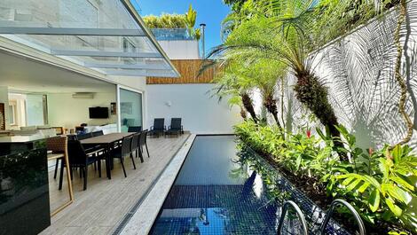 Acogedora casa en la playa de Juquehy.