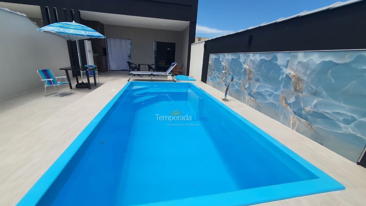 Casa para aluguel de temporada em Guaratuba (Balneário Eliane)