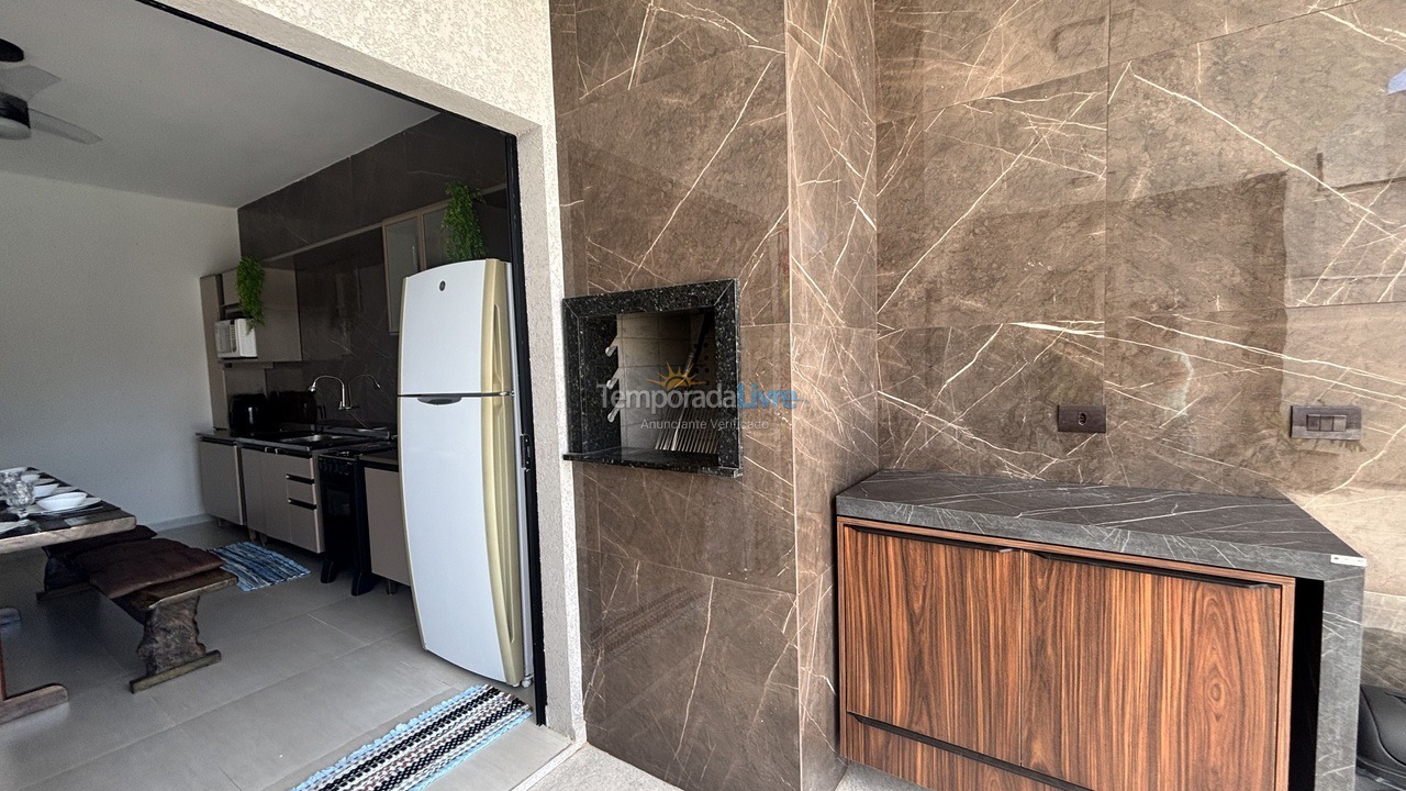 Casa para aluguel de temporada em Guaratuba (Balneário Eliane)