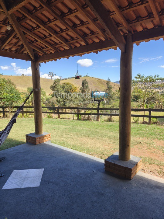 Casa para alquiler de vacaciones em Passa Quatro (Quilombinho)