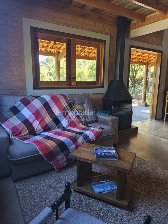 Casa para alquiler de vacaciones em Passa Quatro (Quilombinho)