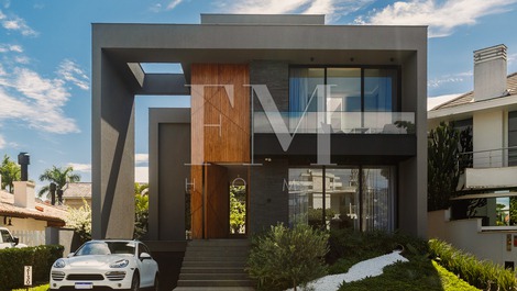 Perfect retreat in Jurerê In