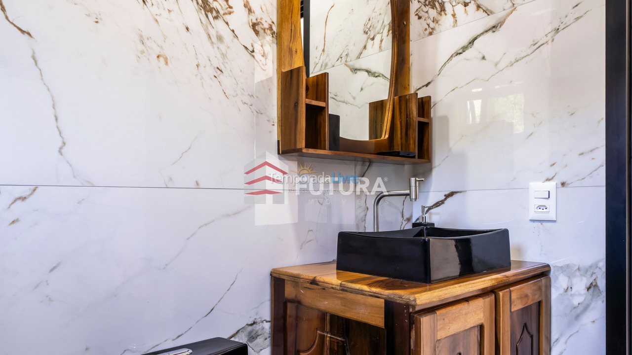 House for vacation rental in Bombinhas (Praia de Zimbros)