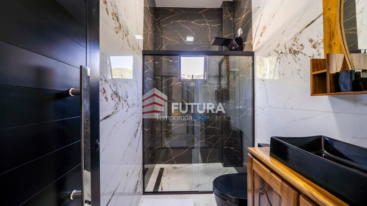 House for vacation rental in Bombinhas (Praia de Zimbros)