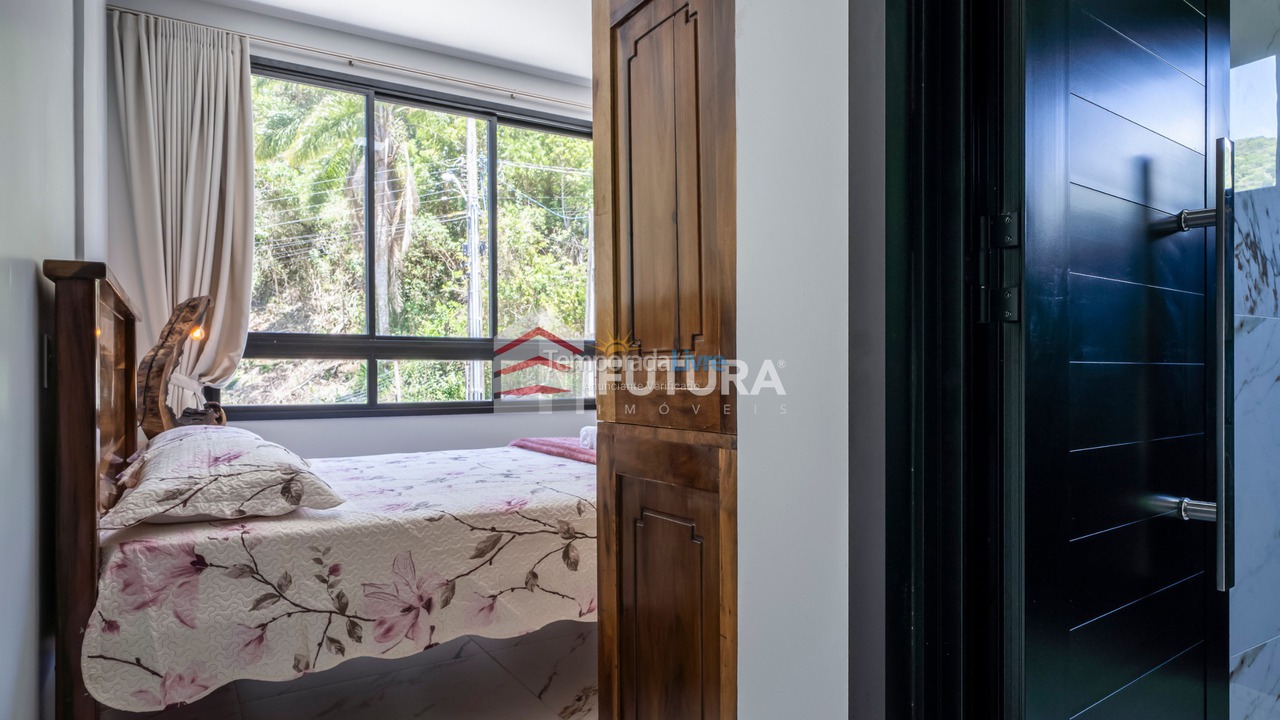 House for vacation rental in Bombinhas (Praia de Zimbros)