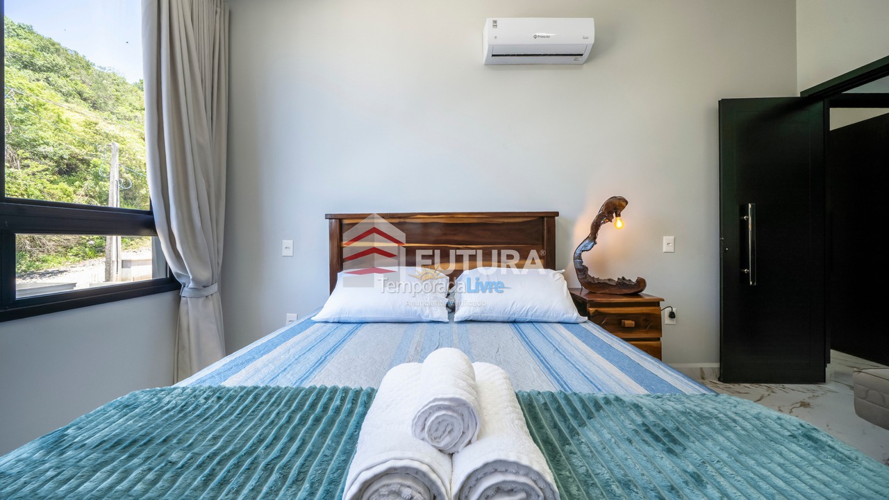 House for vacation rental in Bombinhas (Praia de Zimbros)