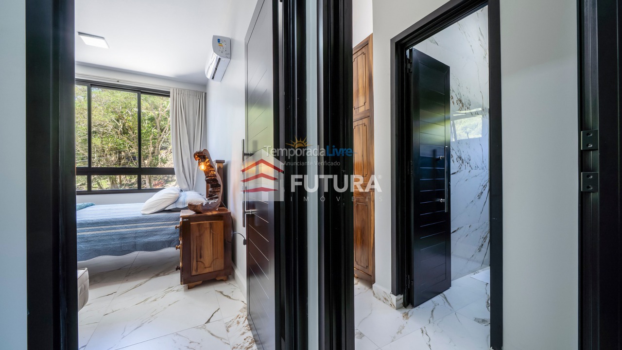 House for vacation rental in Bombinhas (Praia de Zimbros)