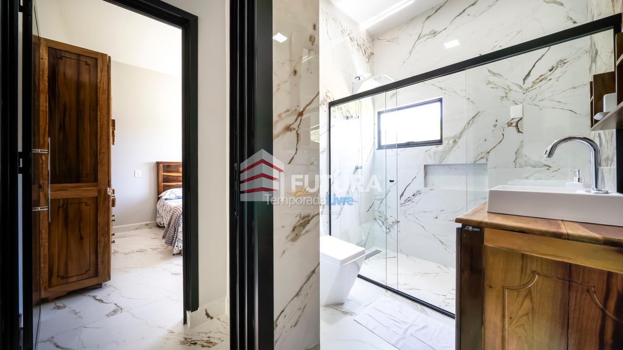 House for vacation rental in Bombinhas (Praia de Zimbros)