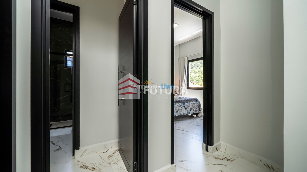 House for vacation rental in Bombinhas (Praia de Zimbros)